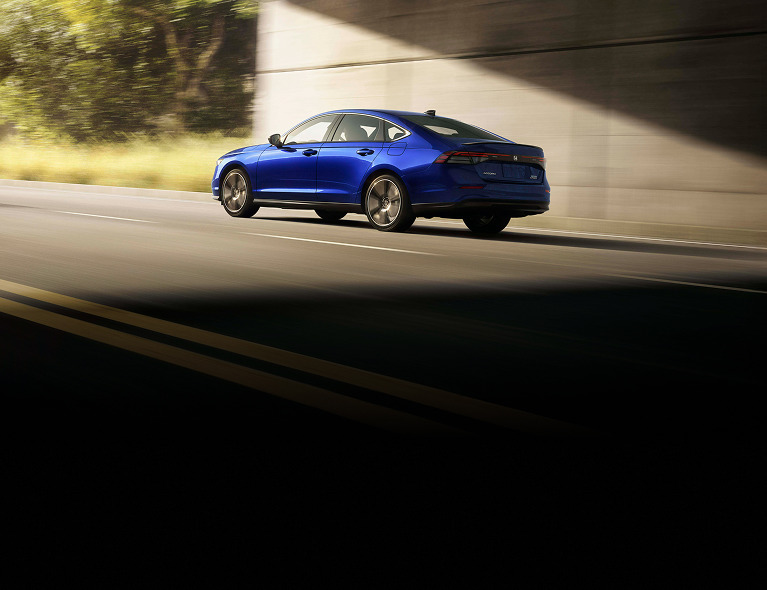 Sport Hybrid shown in Canyon River Blue Metallic.