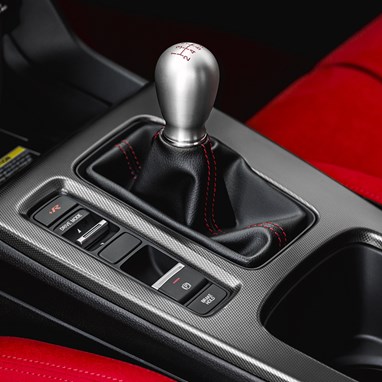 Detail of the aluminum shift knob on a 2026 Honda Civic Type R